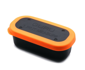 Cutie momeala Guru 0.57l negru portocaliu capac perforat stivuibil