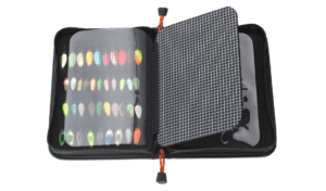 Penar pescuit Daiwa Presso black 14x20x4cm pentru lingurite oscilante, marime M