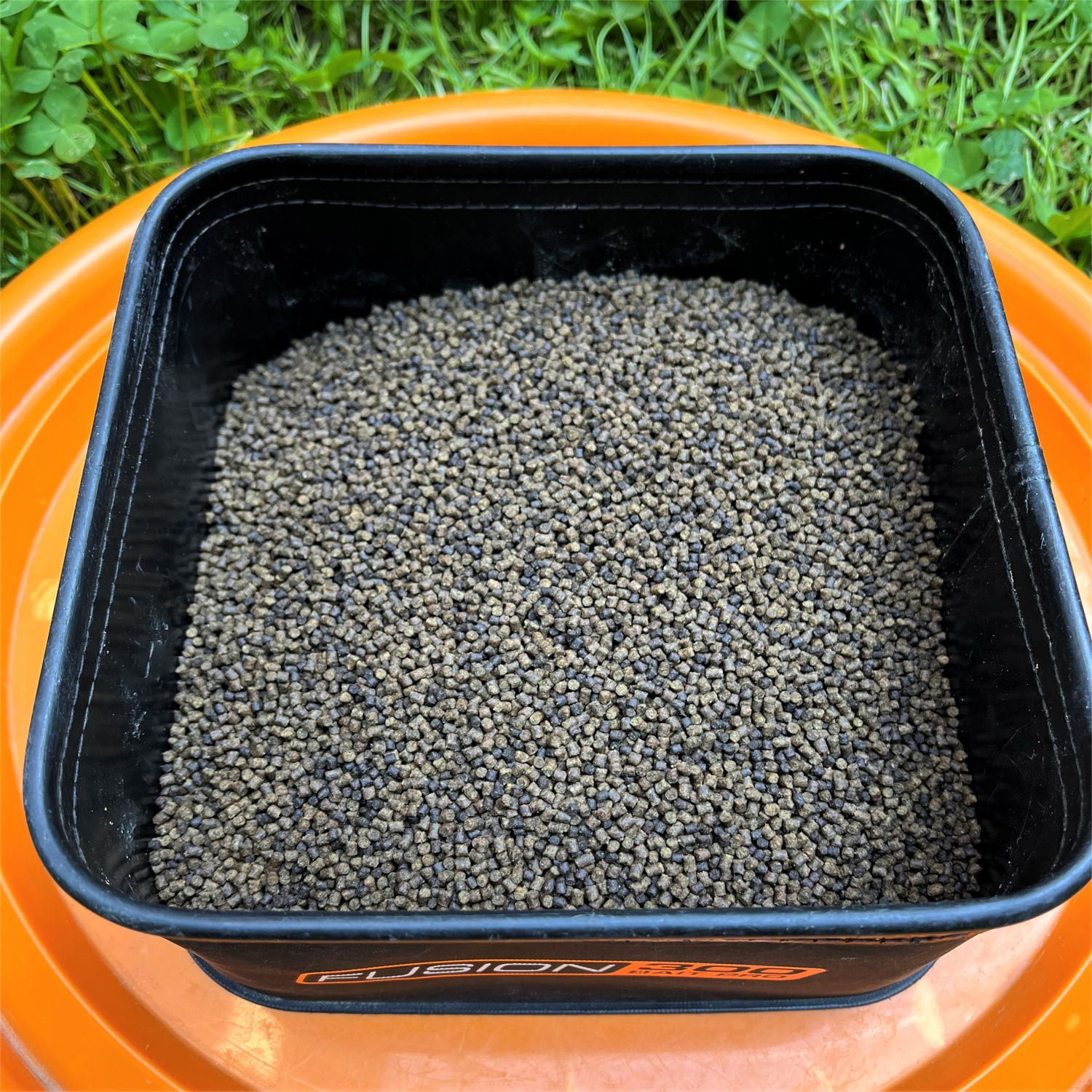 Pelete protein mix 2mm 900g Arrow Int. pentru nădire, atractivitate ridicată, putere mare de colare